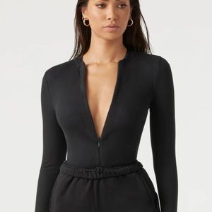 Joan Brown Invisible Zip long sleeve size M/L ✨✨✨New with Tags✨✨✨